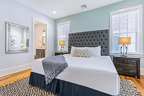 Spacious 4BR Condo with Pool