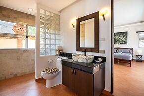 Balinese 3BR Pool Villa Freya in Rawai