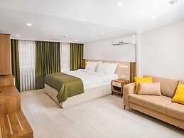 Quinnova Hotel