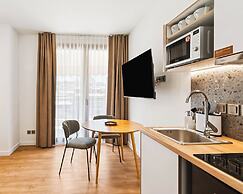 Limehome Piraeus Iris