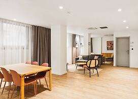 Limehome Piraeus Iris