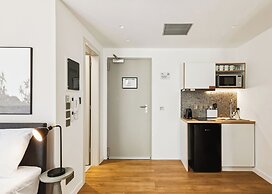 Limehome Piraeus Iris