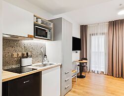 Limehome Piraeus Iris