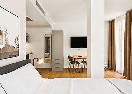 Limehome Piraeus Iris