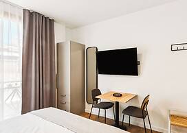 Limehome Piraeus Iris