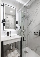 limehome Piraeus Iris