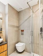 Limehome Piraeus Iris