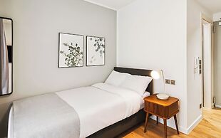 Limehome Piraeus Iris