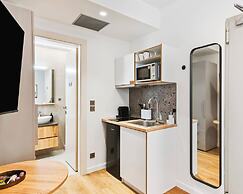 Limehome Piraeus Iris