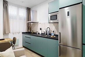 limehome Piraeus Iris