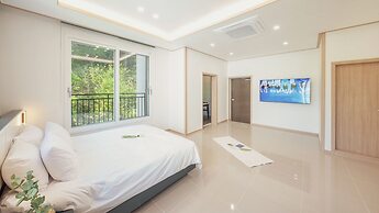 Gapyeong Laonjena Pool Villa