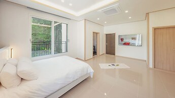 Gapyeong Laonjena Pool Villa