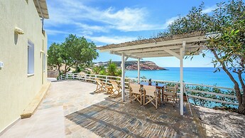 GIOURGAS STUDIOS & APARTMENTS