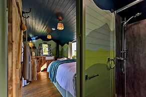 Tranquil Shepherds Hut With Stunning Views, No Deposit