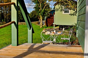 Tranquil Shepherds Hut With Stunning Views, No Deposit