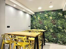 ZUR Boutique Hostel