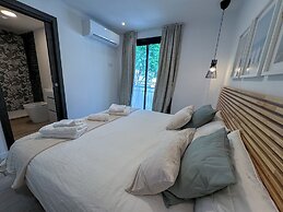 ZUR Boutique Hostel