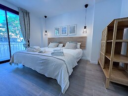 ZUR Boutique Hostel