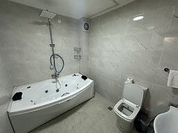 GUR ROYAL HOTEL