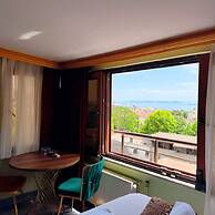 GUR ROYAL HOTEL
