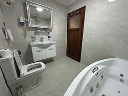GUR ROYAL HOTEL