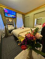 GUR ROYAL HOTEL