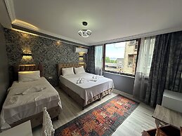 GUR ROYAL HOTEL