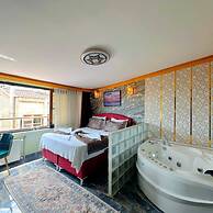 GUR ROYAL HOTEL