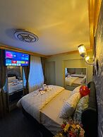 GUR ROYAL HOTEL