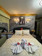 GUR ROYAL HOTEL