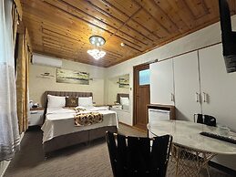 GUR ROYAL HOTEL