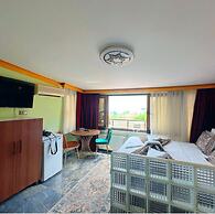 GUR ROYAL HOTEL
