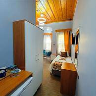 GUR ROYAL HOTEL