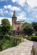 Stylish 3-bed Apartment in the Heritage Quarter