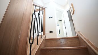 Charming London House - Sleeps 4 & Outdoor Space