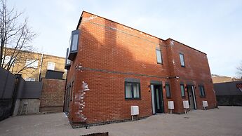 Charming London House - Sleeps 4 & Outdoor Space