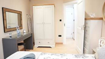 Charming London House - Sleeps 4 & Outdoor Space