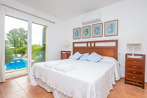 Xilvar in Mallorca With 3 Bedrooms and 2 Bathrooms