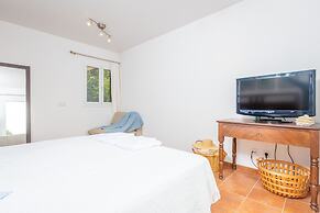 Xilvar in Mallorca With 3 Bedrooms and 2 Bathrooms