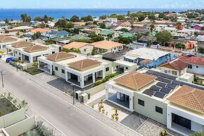 Villa Cuarenta Y Tres at Mambo Beach