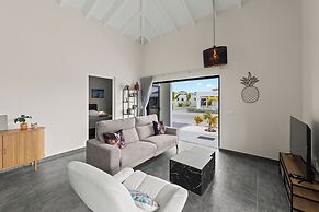Villa Cuarenta Y Tres at Mambo Beach