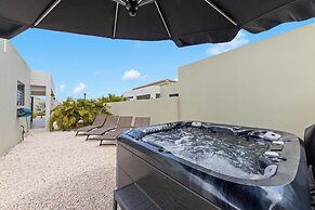 Villa Cuarenta Y Tres at Mambo Beach
