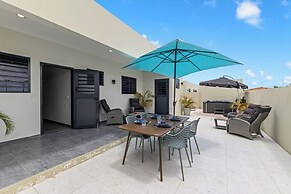 Villa Cuarenta Y Tres at Mambo Beach