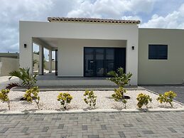 Villa Cuarenta Y Tres at Mambo Beach