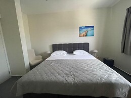 Villa Cuarenta Y Tres at Mambo Beach