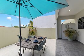 Villa Cuarenta Y Tres at Mambo Beach