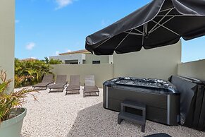 Villa Cuarenta Y Tres at Mambo Beach