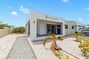 Villa Cuarenta Y Tres at Mambo Beach