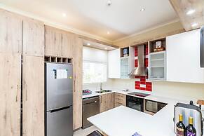 Modern Executive Unit