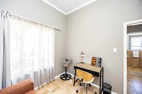 Modern Executive Unit